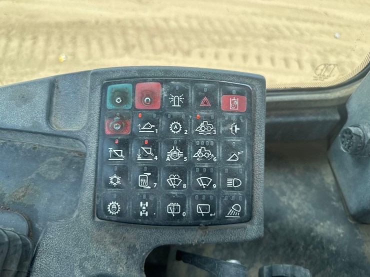 2017-deere-624k-image-24