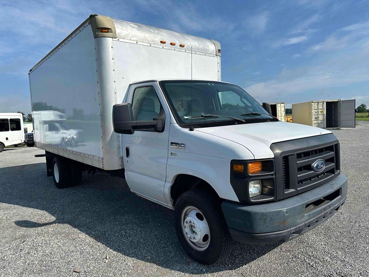 2013-ford-e350-image-3