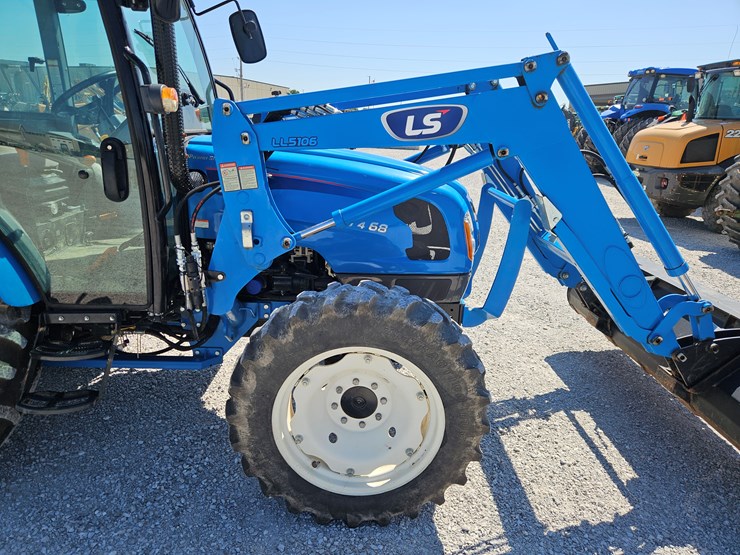 #203000-•-2020-ls-mt468-tractor-image-22