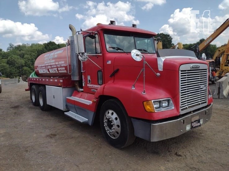 2003-freightliner-fld112-image-34