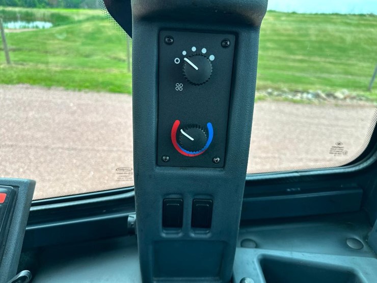 2018-deere-524kii-image-73