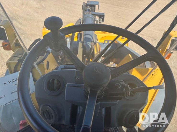 2015-deere-624k-image-64