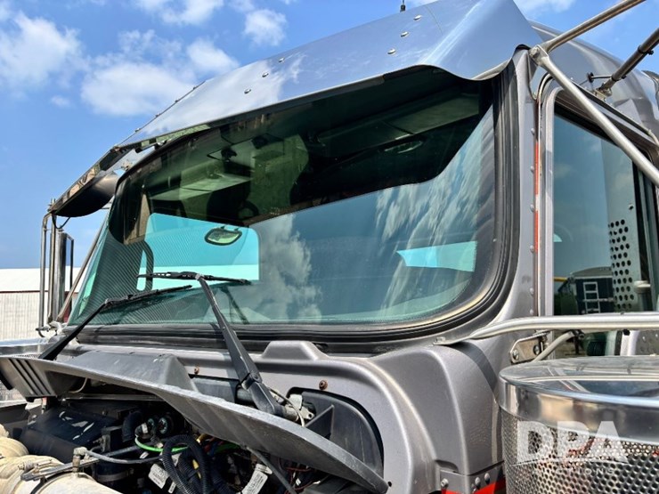 2014-kenworth-w900-image-71
