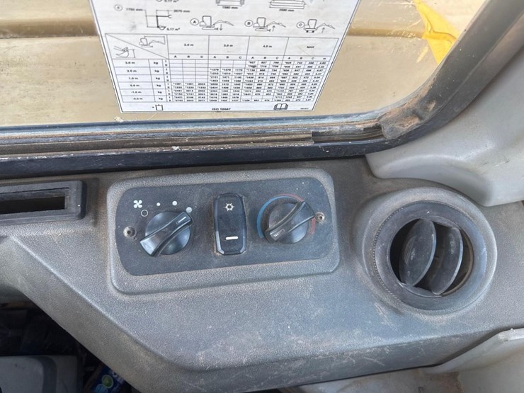2015-caterpillar-305e2-cr-image-36