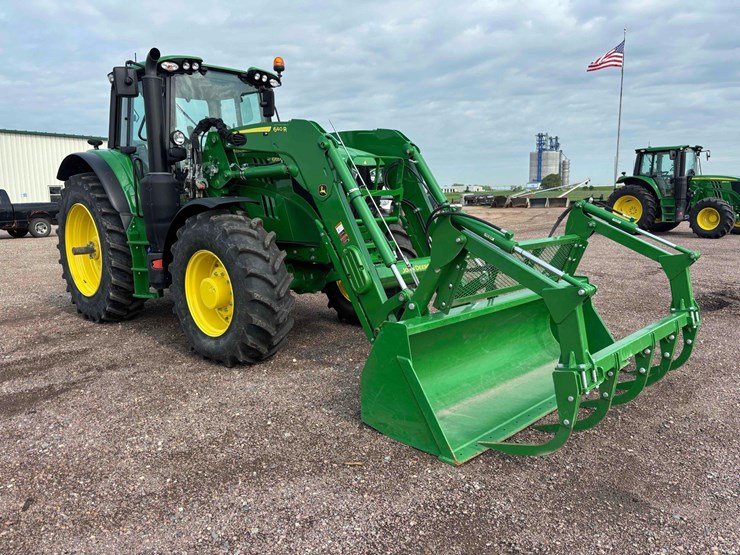 2023-john-deere-6155m-image-2