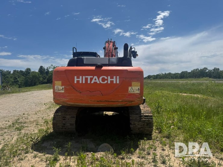 2018-hitachi-zx210-lc-6-image-8