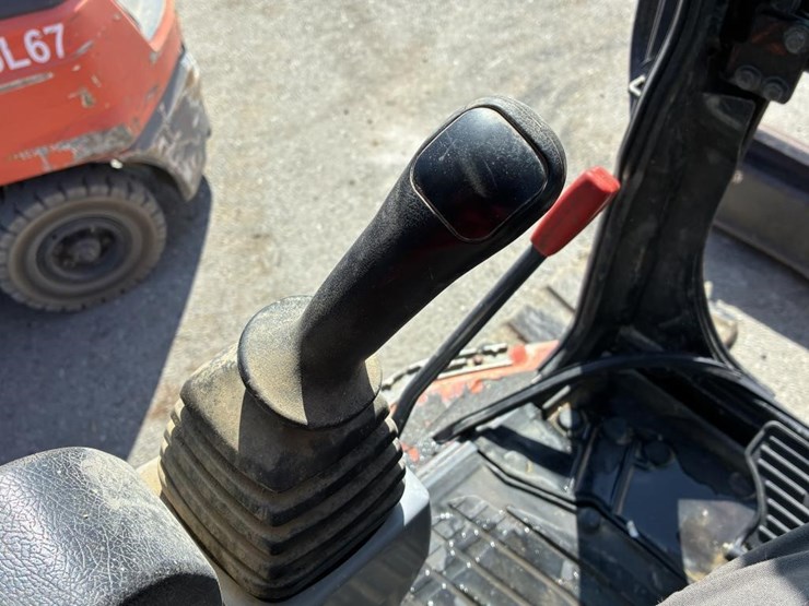 2014-kubota-kx057-4-image-15