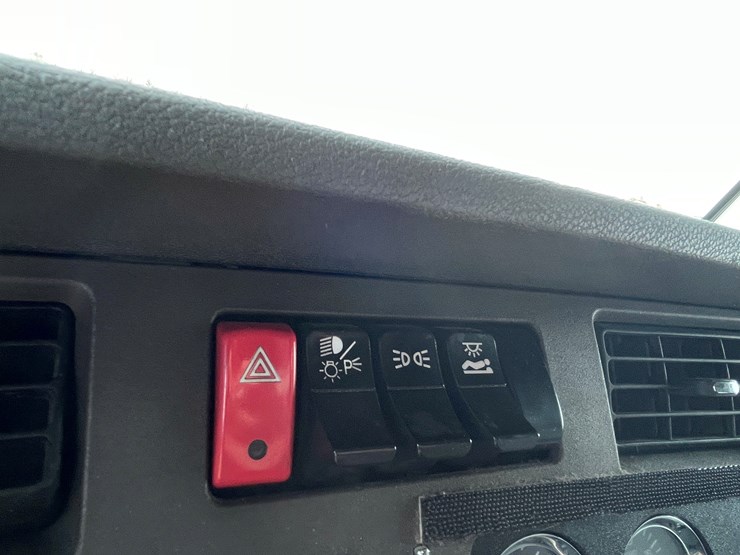 2018-kenworth-t680-image-46