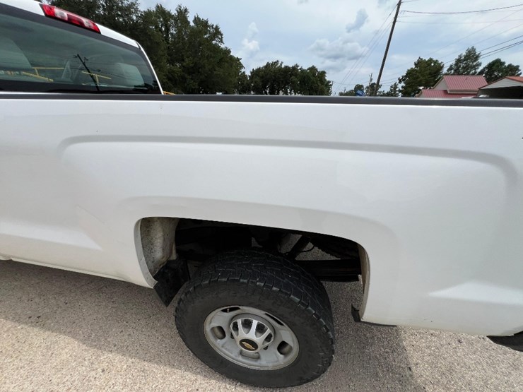 2015-chevrolet-silverado-2500hd-image-51