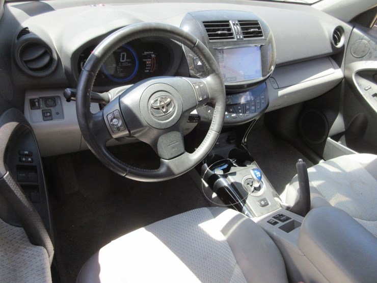 2014-toyota-rav4-image-9