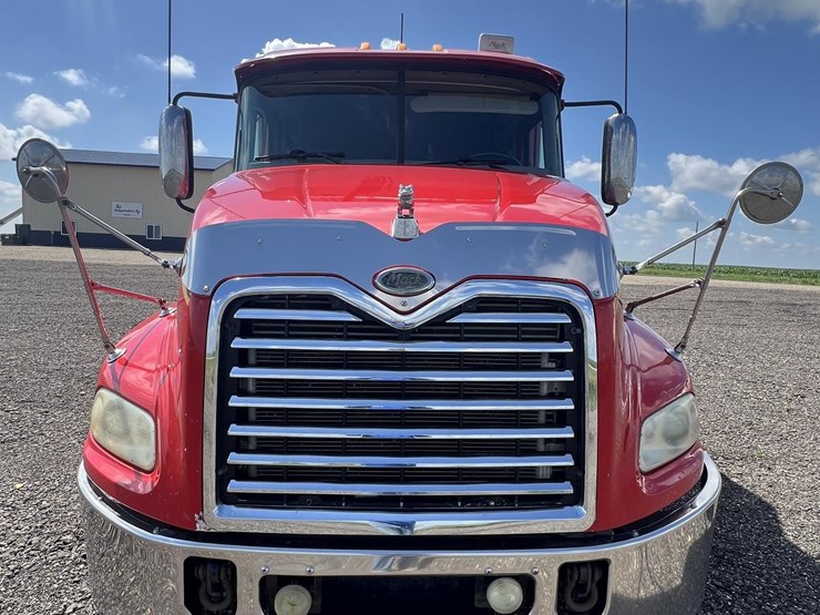 2007-mack-vision-cx613-image-2