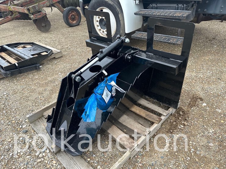 160---skid-steer-spade-grapple-bucket-image-1