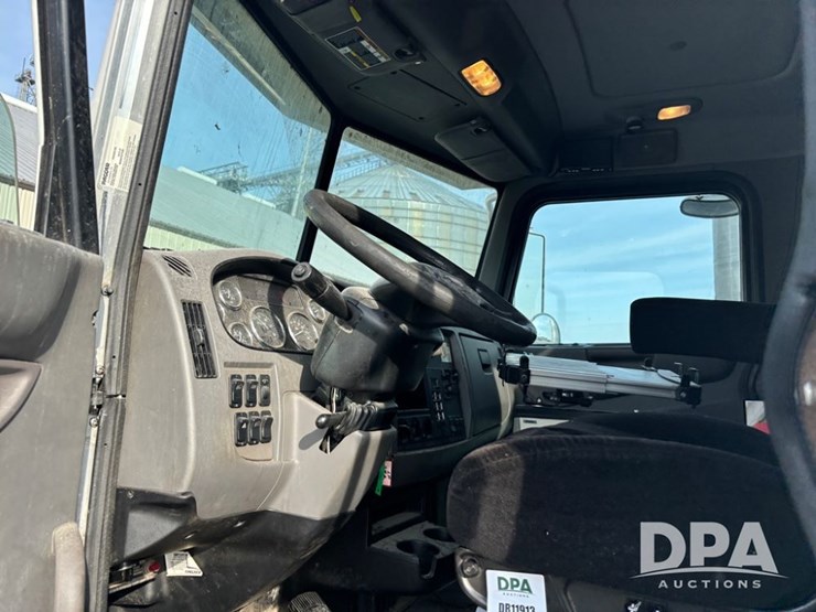 2013-peterbilt-337-image-60