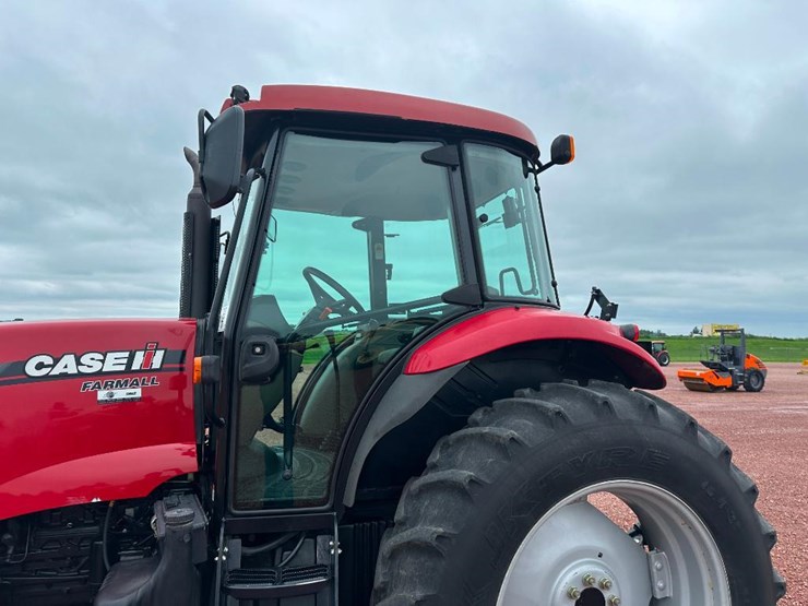 2015-case-ih-farmall-125a-image-12