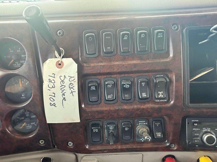 2007-mack-vision-cxn613-image-38