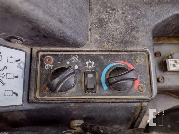 2018-takeuchi-tl8-image-10