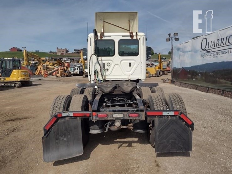 2018-freightliner-cascadia-126-image-4