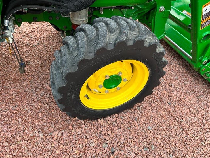 2022-john-deere-3033r-image-9