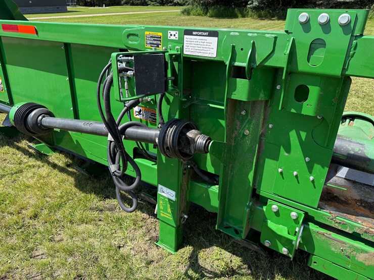 2021-john-deere-c12r-image-19