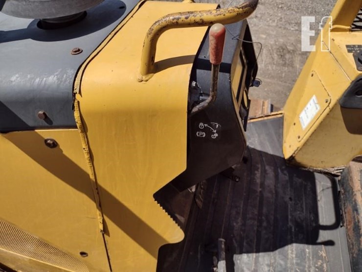 2004-deere-650h-image-11