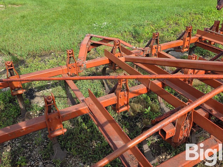 case-1200m-field-cultivator-image-11