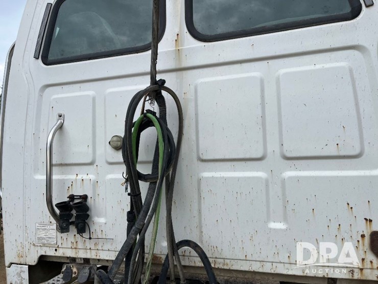 2006-sterling-day-cab-truck-(jn2505)-image-36