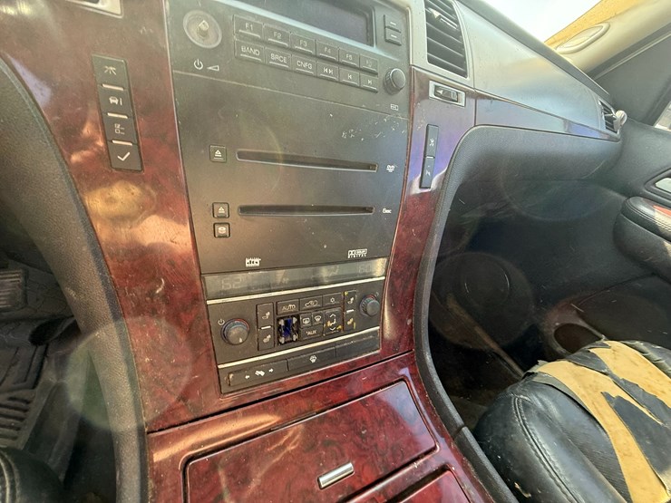 2007-cadillac-escalade-image-58