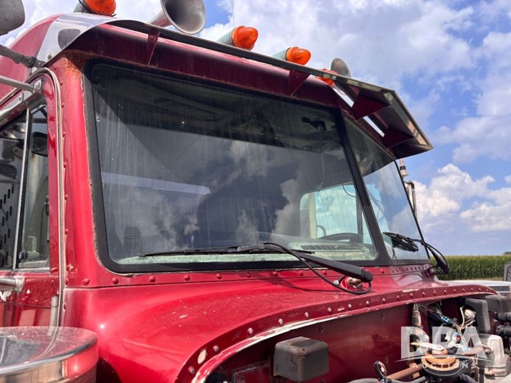 2000-peterbilt-379-image-73
