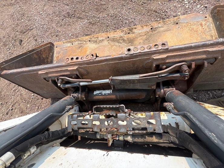 2016-bobcat-t750-image-9