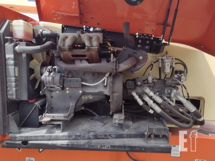 2015-jlg-740aj-image-11