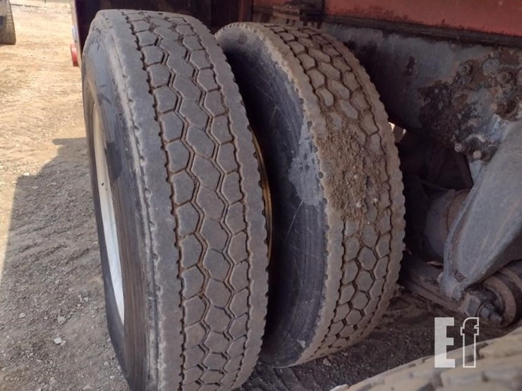 2003-freightliner-fld112-image-28