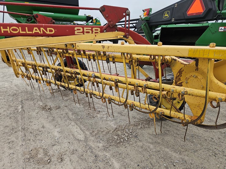 new-holland-258-image-2