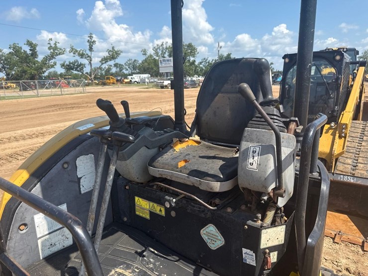 2011-caterpillar-303.5d-cr-image-21