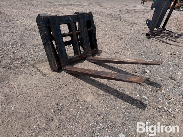 caterpillar-pallet-forks-wheel-loader-attachment-image-3