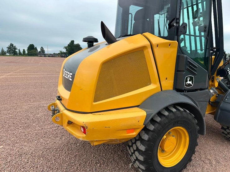 2019-deere-244l-image-22