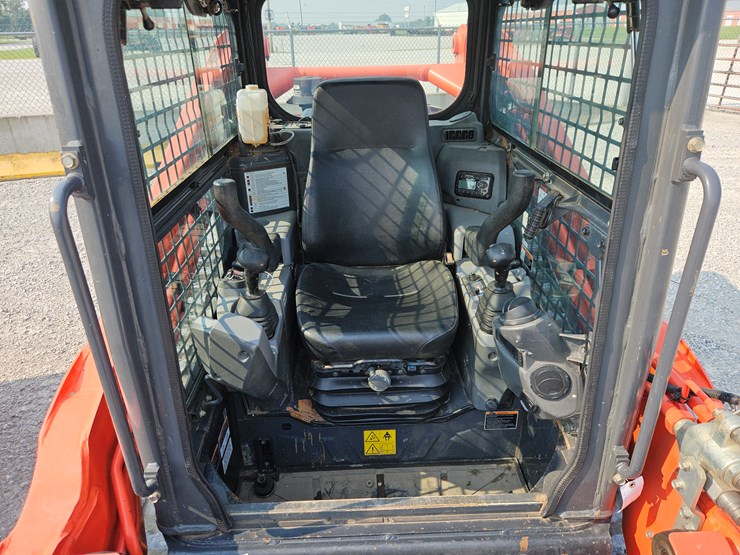 2023-kubota-svl97-2-image-7