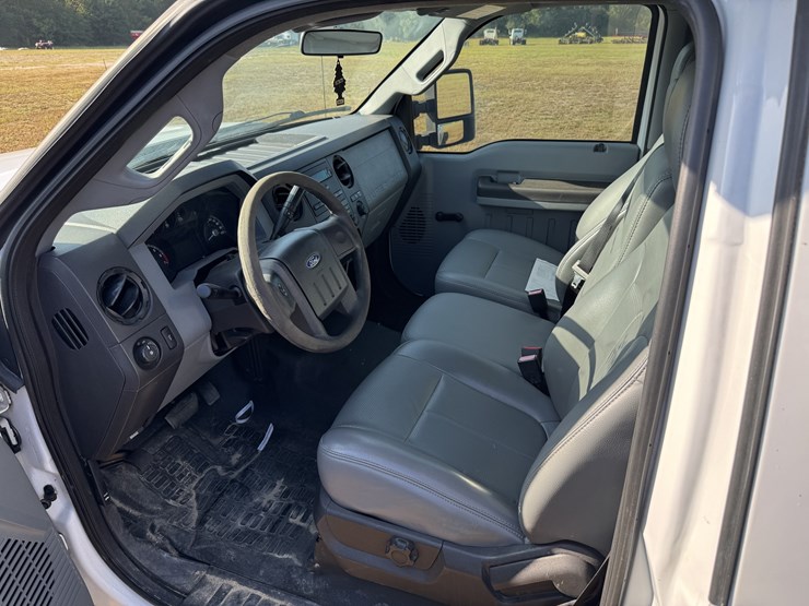 2011-ford-f250-xl-image-11