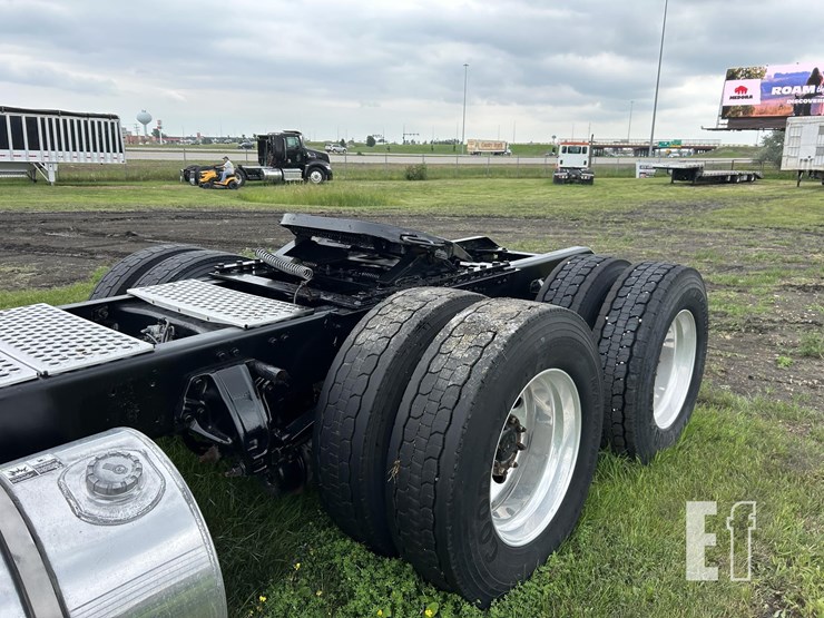 2016-kenworth-t880-image-14
