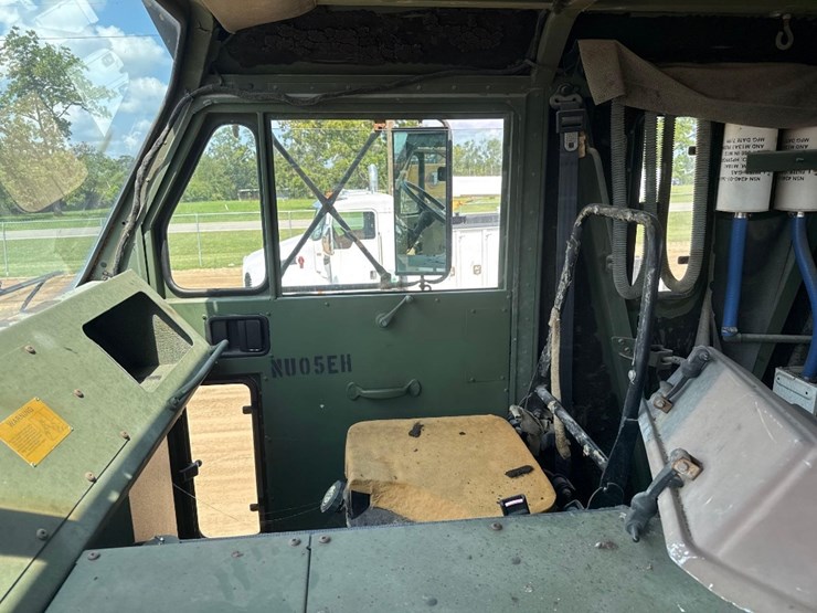 2000-oshkosh-m1070-image-34