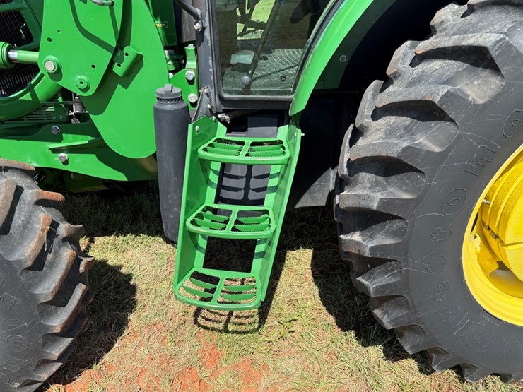 2011-john-deere-6115d-image-17