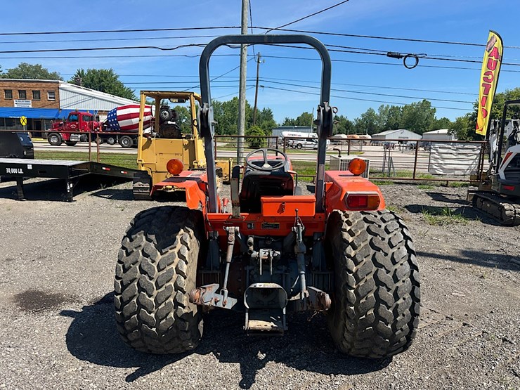 kubota-m9500-tractor-image-6