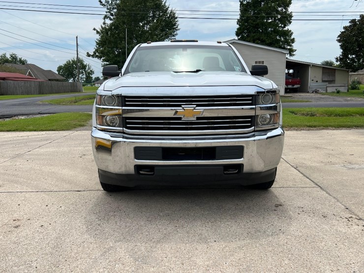 2015-chevrolet-silverado-2500hd-image-3
