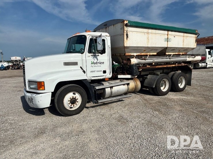 1995-mack-ch613-image-18