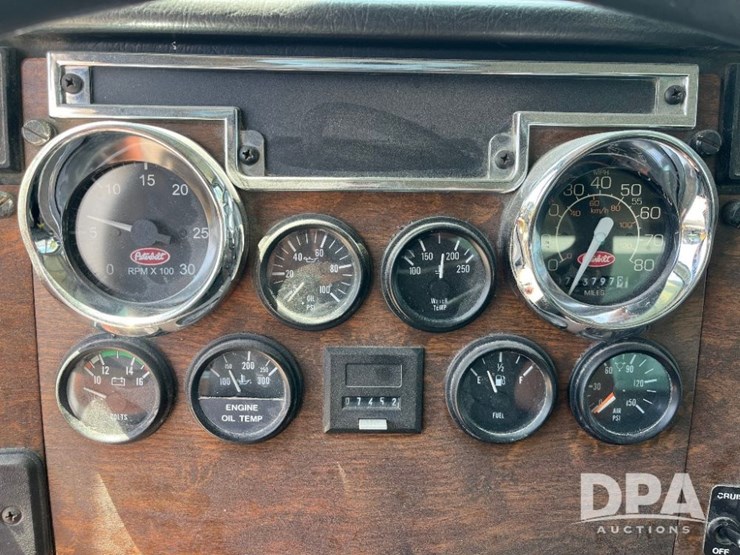 1999-peterbilt-385-image-72