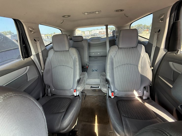 2013-chevrolet-traverse-image-48