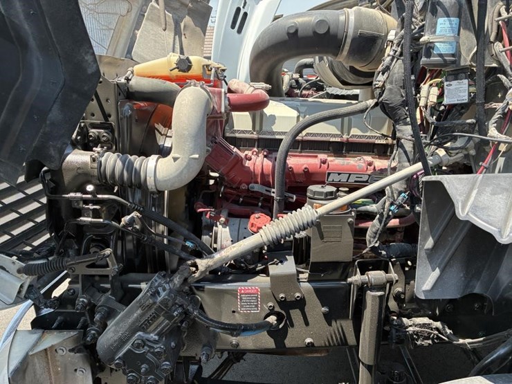 2017-mack-pinnacle-truck-tractor-image-14
