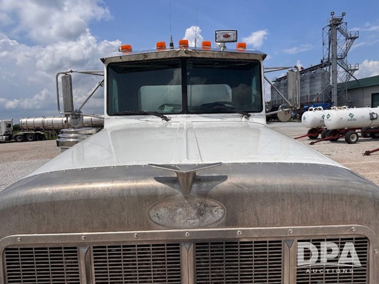 2000-peterbilt-357-image-19