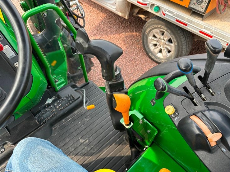 2018-john-deere-5075m-image-49