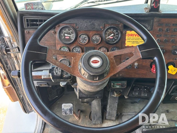 1996-peterbilt-377-image-88