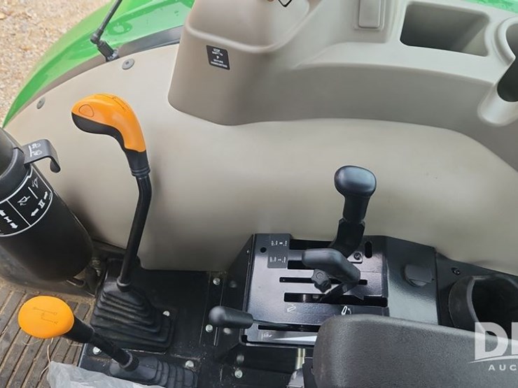 2021-john-deere-5075e-image-26